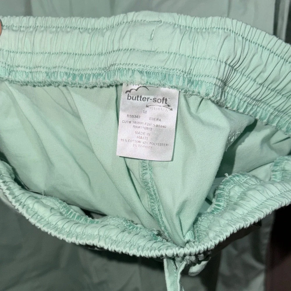 Butter-Soft Women's Mint Green Scrub Top - Picture 5 of 8